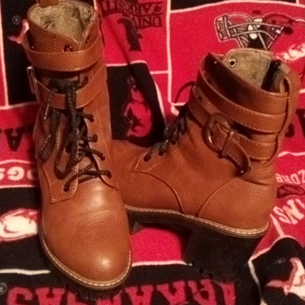 Brown ankle high heel zip up boots